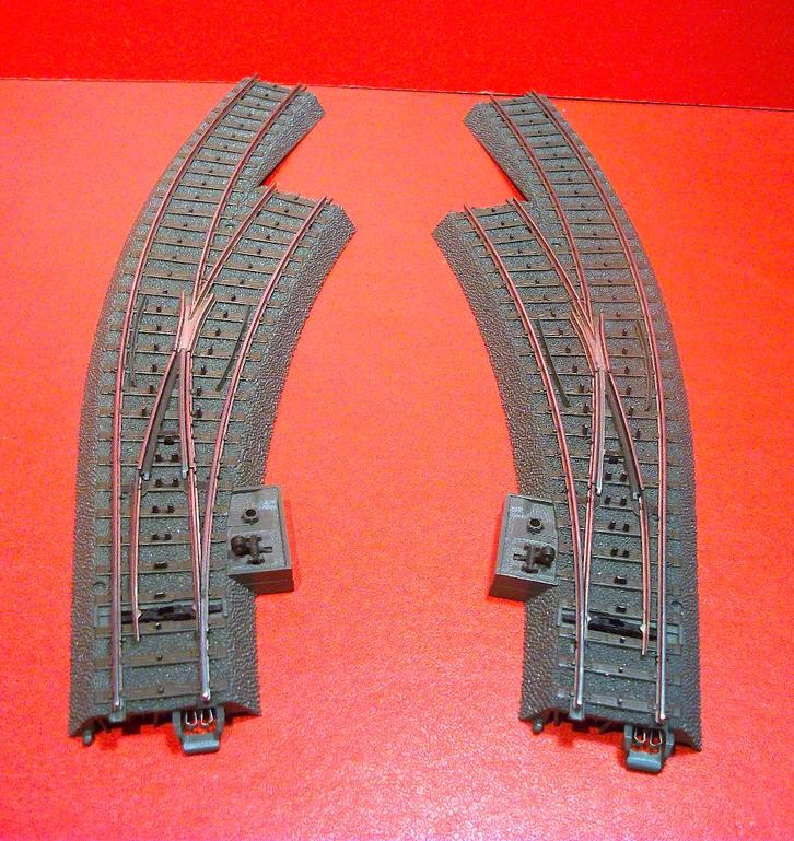 MÄRKLIN Voies C - Paire d'aiguillages R & L 24671 + 24672, Hobby & Loisirs créatifs, Trains miniatures | HO, Comme neuf, Rails
