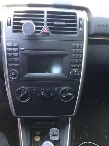 Mercedes autoradio beschikbaar voor biedingen