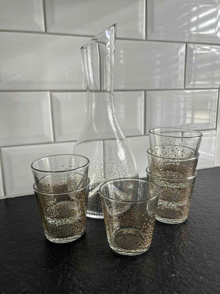 Stijlvolle karaf + 6 bijpassende glazen met gouden stippen, Huis en Inrichting, Keuken | Servies, Zo goed als nieuw, Glas of Glazen