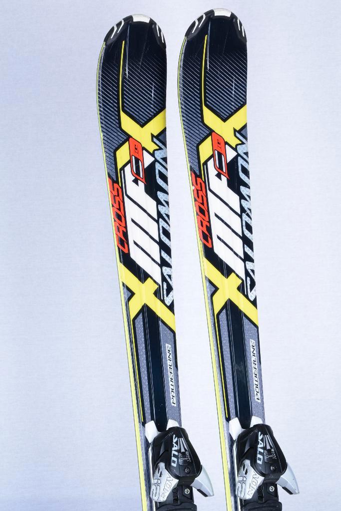 154 skis SALOMON CROSS X-MAX, Sports & Fitness, Ski & Ski de fond, Utilisé, Skis, Salomon, Carving, 140 à 160 cm, Envoi