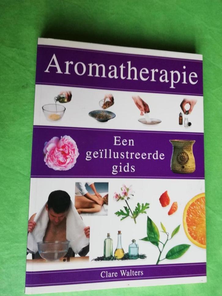 AROMATHERAPIE -  claire Walters ISBN 3829015089 ALS NIEUW, Hobby en Vrije tijd, Overige Hobby en Vrije tijd, Zo goed als nieuw