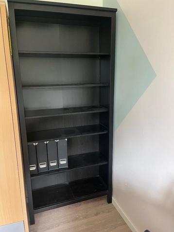 Klassieke boekenkast  beschikbaar voor biedingen