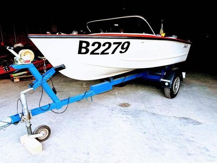 zorgeloze motorboot, Watersport en Boten, Motorboten en Motorjachten, Zo goed als nieuw, Polyester, Tot 6 meter, Benzine, Buitenboordmotor