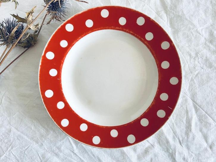 Assiette à dessert Boch Pastilles (rouge à pois blancs), Antiek en Kunst, Antiek | Servies los, Ophalen of Verzenden