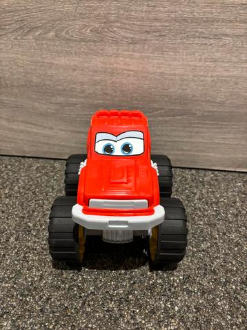 Rode monstertruck beschikbaar voor biedingen