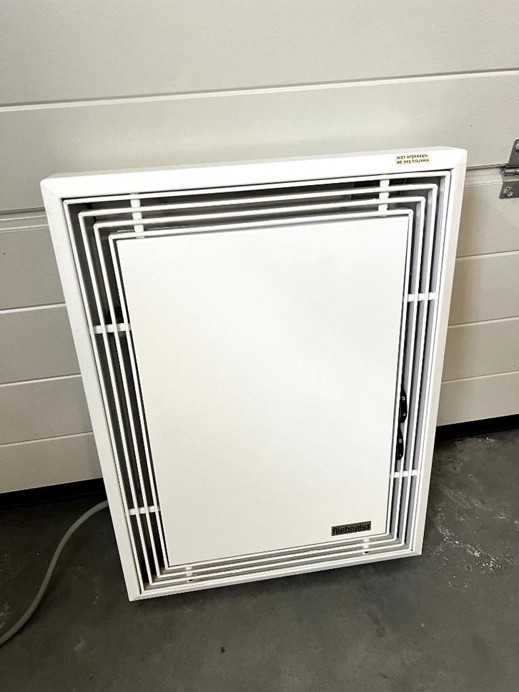Muurconvector Alphaplus Type: LSB30, Doe-het-zelf en Bouw, Verwarming en Radiatoren, Zo goed als nieuw, Thermostaat, 800 watt of meer