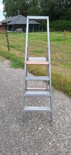 Stevige Altrex Bordes trap 4 treden voor huis en/of werk., Doe-het-zelf en Bouw, Ladders en Trappen, Ophalen, Gebruikt, Trap, Minder dan 2 meter