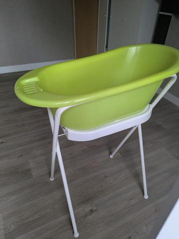 Babybad met staander beschikbaar voor biedingen