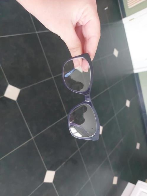 Prachtige bril van Guess, Handtassen en Accessoires, Zonnebrillen en Brillen | Dames, Nieuw, Bril, Overige merken, Paars, Ophalen of Verzenden