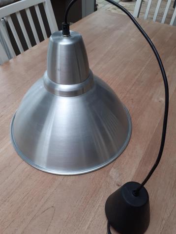 Metalen hanglamp disponible aux enchères