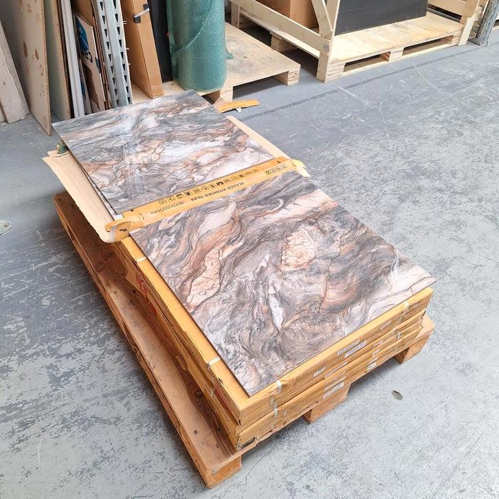 Restpartij marmerlook tegels mix van kleur 16 m2 nr126, Huis en Inrichting, Woonaccessoires | Overige, Nieuw, Ophalen of Verzenden