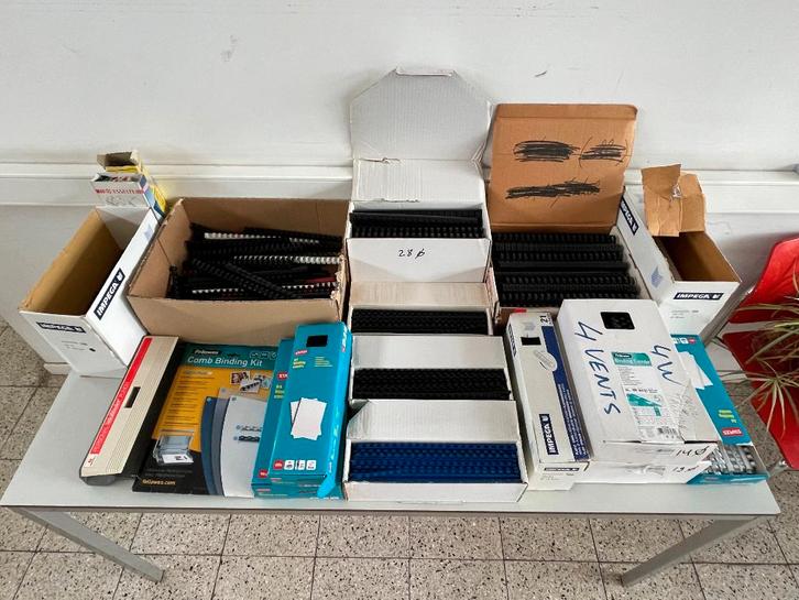 Plastiek bindruggen met ringen voor A4 documenten, Diversen, Papierwaren, Zo goed als nieuw, Ophalen