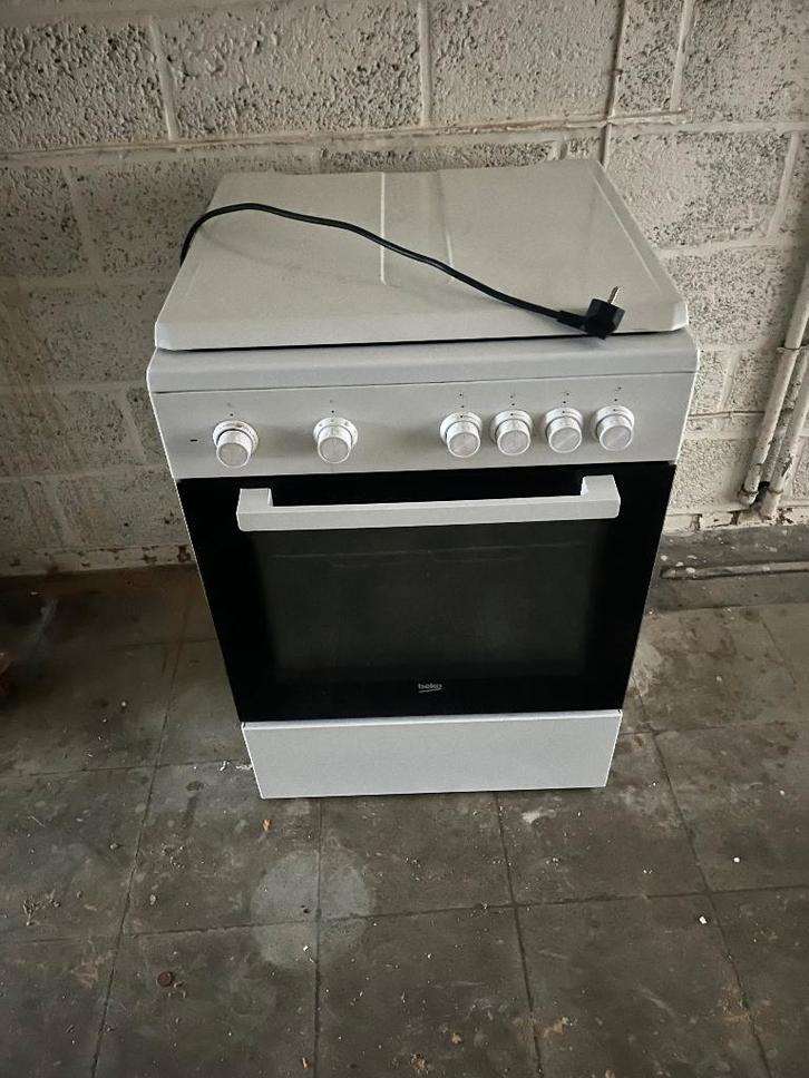 Cuisinière à gaz Beko avec four, adaptée au gaz naturel, Electroménager, Fours, Utilisé, Autoportant, 60 cm ou plus, 60 cm ou plus