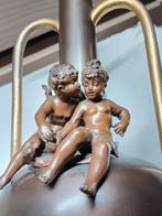 zwaar bronzen vaasje met 2 bronzen engeltjes, Antiquités & Art, Antiquités | Bronze & Cuivre, Enlèvement ou Envoi