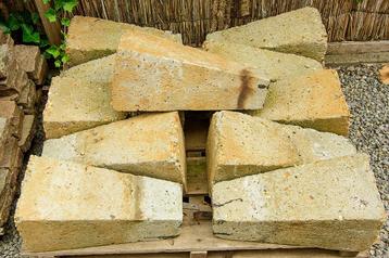 11 stuks betonpoeren/funderingsblokken beschikbaar voor biedingen