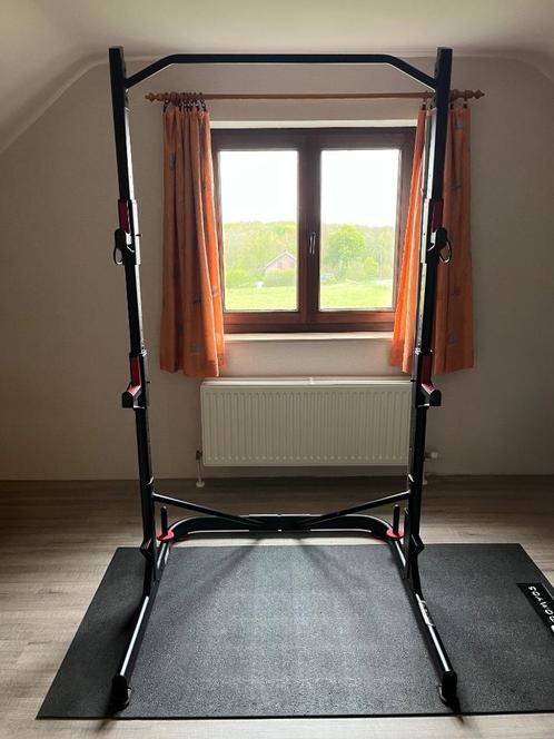 Domyos Rack 500 - Rack de musculation squat traction, Sport en Fitness, Fitnessmaterialen, Zo goed als nieuw, Oprekstang, Armen
