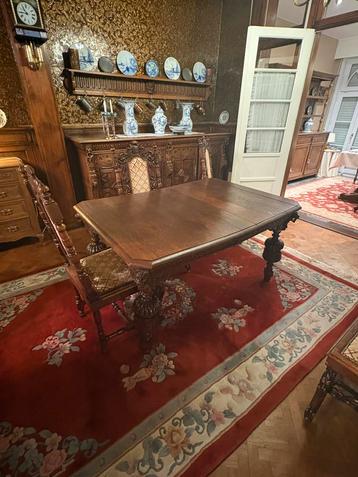 Authentieke mechelse tafel + 8 stoelen beschikbaar voor biedingen