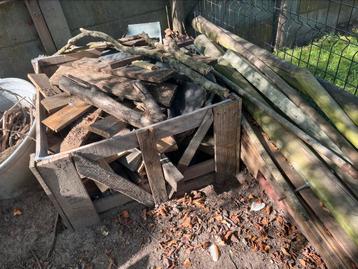 Gratis brandhout beschikbaar voor biedingen