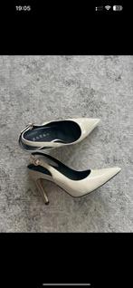 Creme kleurige stiletto’s Zara, Kleding | Dames, Schoenen, Ophalen of Verzenden, Gedragen, Beige