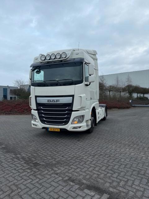 Daf XF 460 FT trekker automaat, Auto's, Vrachtwagens, Particulier, Te koop, Elektrische buitenspiegels, Elektrische ramen, Radio