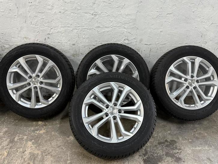Nieuw winterbanden en velgen 235/55 R18, Auto-onderdelen, Banden en Velgen, Banden en Velgen, Winterbanden, 18 inch, 235 mm, Nieuw