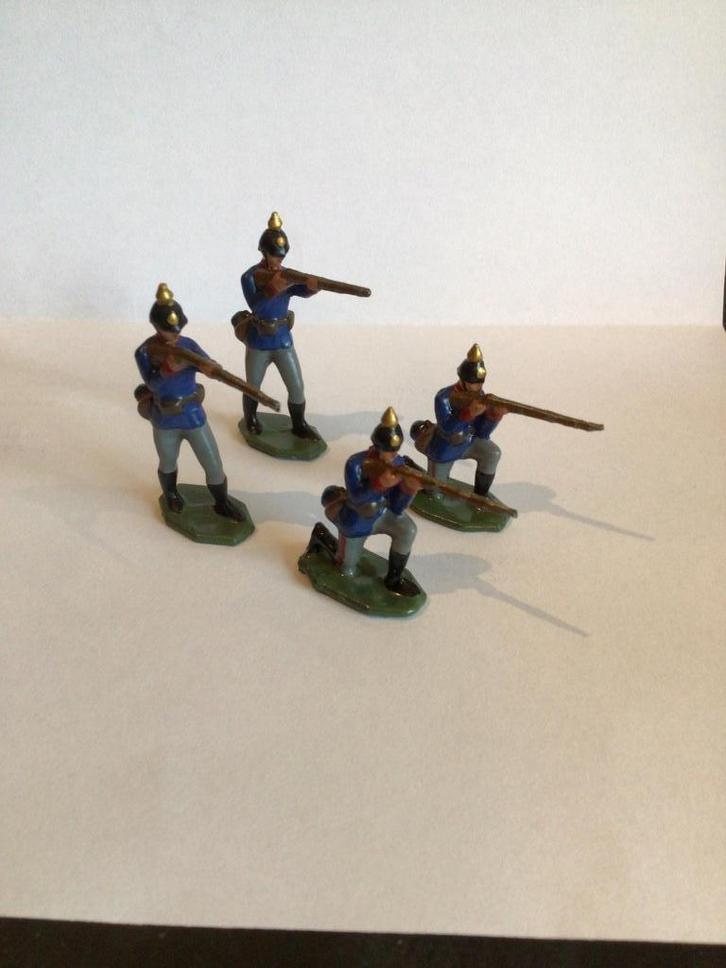 4 tinnen soldaten, Hobby en Vrije tijd, Modelbouw | Figuren en Diorama's, Zo goed als nieuw, Figuur of Figuren, Ophalen of Verzenden