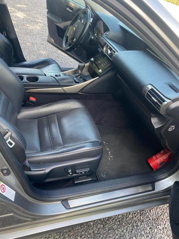 Lexus is300h 2013 MHEV, Auto's, Automaat, Euro 5, Zwart, Leder