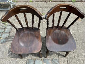 2 Donkerbruine houten Café stoelen  beschikbaar voor biedingen