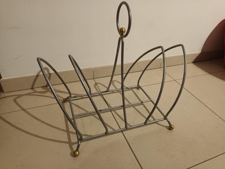 A vendre porte journaux rigide, Huis en Inrichting, Woonaccessoires | Krantenbakken en Lectuurbakken, Ophalen