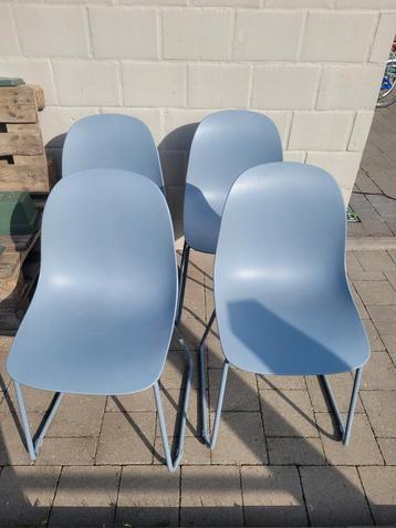 4 Grijze kuipstoelen beschikbaar voor biedingen