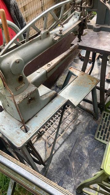 Adler naaimachine, Articles professionnels, Enlèvement