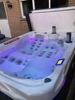 Jacuzzi luxe uitvoering Wellis Explorer met audio systeem, Ophalen, Zo goed als nieuw, Filter, Vast