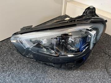 Koplamp links van een Mercedes E-Klasse beschikbaar voor biedingen