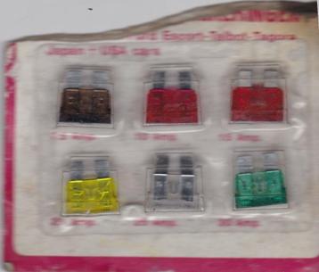 zekeringenset+ lampenset in zeer goede staat, nooit gebruikt beschikbaar voor biedingen