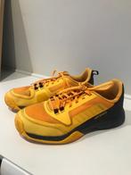 Gele tennisschoenen Artengo, maat 37, Sportschoenen, Geel, Ophalen of Verzenden, Zo goed als nieuw