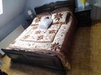 Bed( met matras) + nachtkastjes + commode + spiegel, Huis en Inrichting, Slaapkamer | Bedden, 160 cm, Overige materialen, Bruin