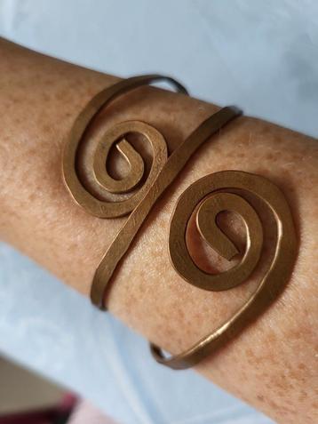 3 mooie armbanden beschikbaar voor biedingen