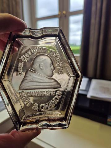 Dom Perignon asbak beschikbaar voor biedingen