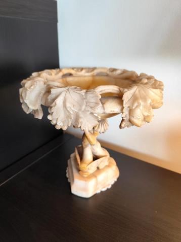Antieke sculptuur in albast, Enlèvement