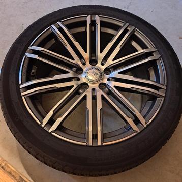 Mercedes v klasse velgen met bijna nieuwe winterbanden beschikbaar voor biedingen