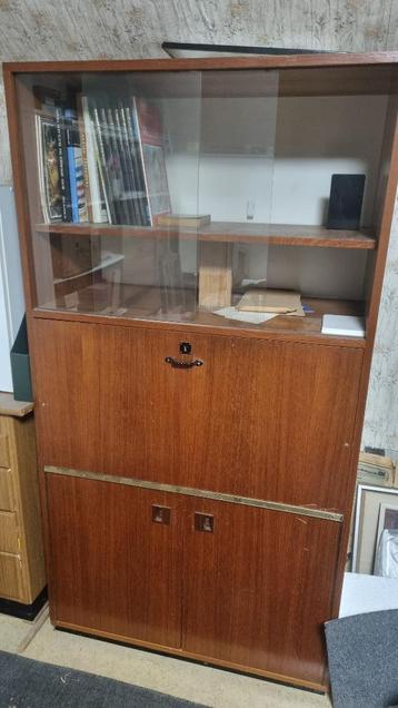 Bibliotheek uit de jaren 60 beschikbaar voor biedingen