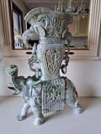 Een prachtig Jade olifant met een draagkorf, Ophalen