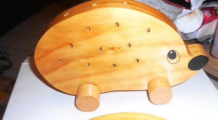 Display voor aperitief in de vorm van een egel.. 1) de grote, Huis en Inrichting, Woonaccessoires | Dienbladen, Nieuw, Hout, Ophalen of Verzenden