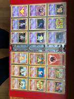 Map met 300 pokemon kaarten - base set - jungle set - …, Ophalen, Zo goed als nieuw