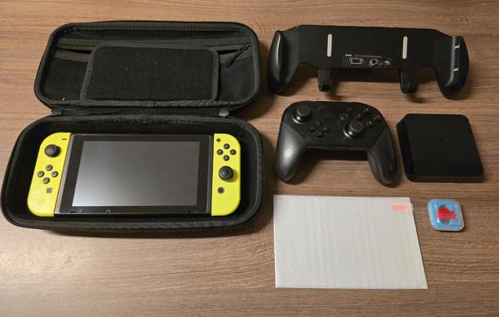 Nintendo Switch V1 (Hackable) + Pro Controller & Extras, Games en Spelcomputers, Spelcomputers | Nintendo Switch, Gebruikt, Switch Original