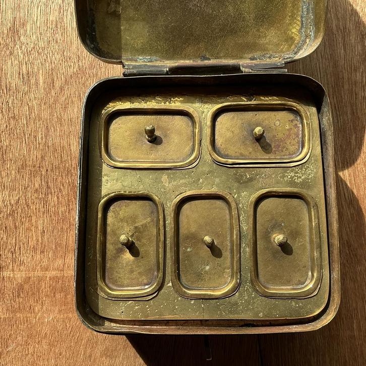 Antieke Indiase koperen betelnoot- of pandandoos., Antiek en Kunst, Antiek | Overige Antiek, Ophalen of Verzenden