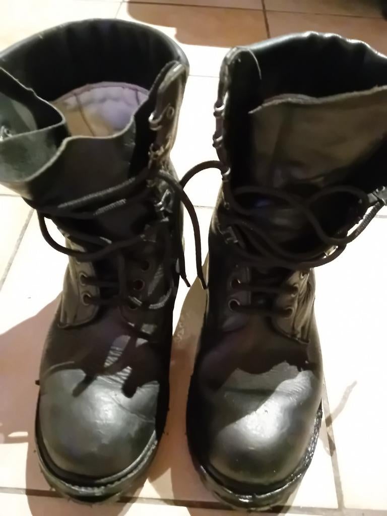 Combat shoes àrmee belge pointure 41/42 avec semelles vibram, Enlèvement