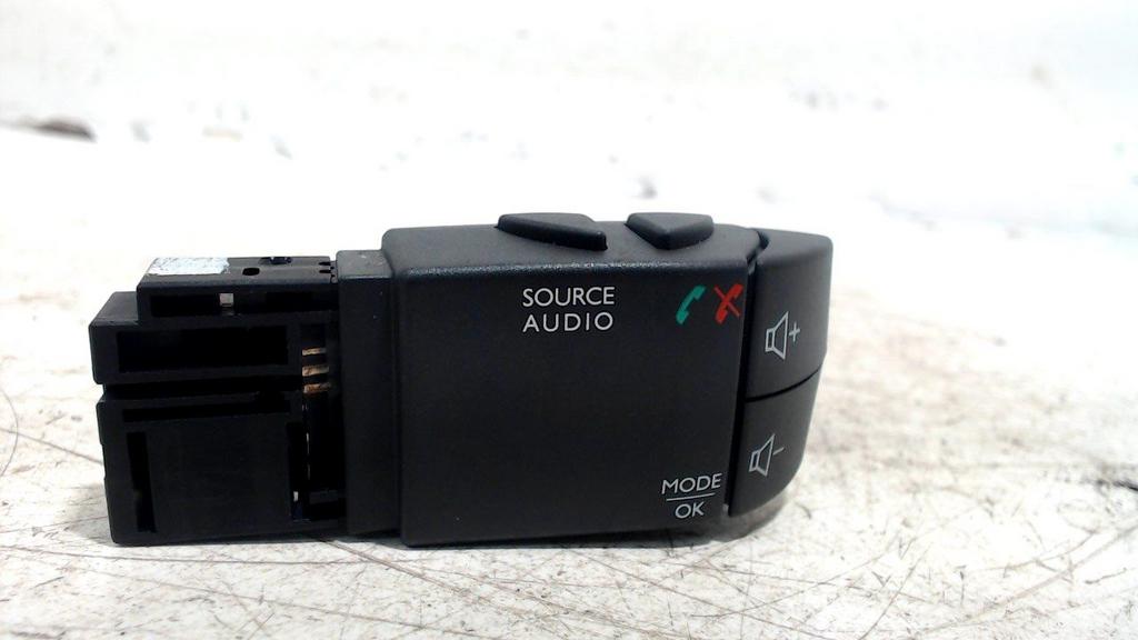 Radio bediening Renault Twingo, Auto diversen, Autoradio's, Ophalen of Verzenden