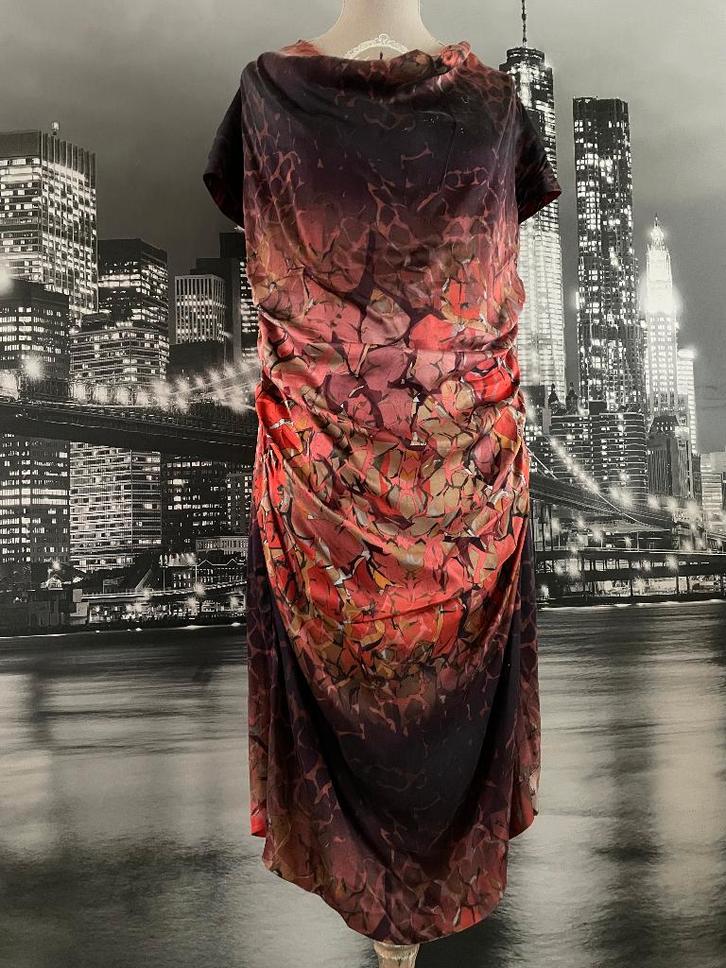 ZIJDE - kleed jurk Giovane - 42/44, Kleding | Dames, Jurken, Zo goed als nieuw, Maat 42/44 (L), Overige kleuren, Onder de knie