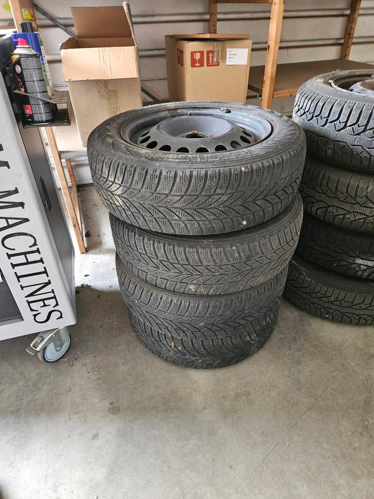 4 goede winterbanden voor 25€, Ophalen, Winterbanden